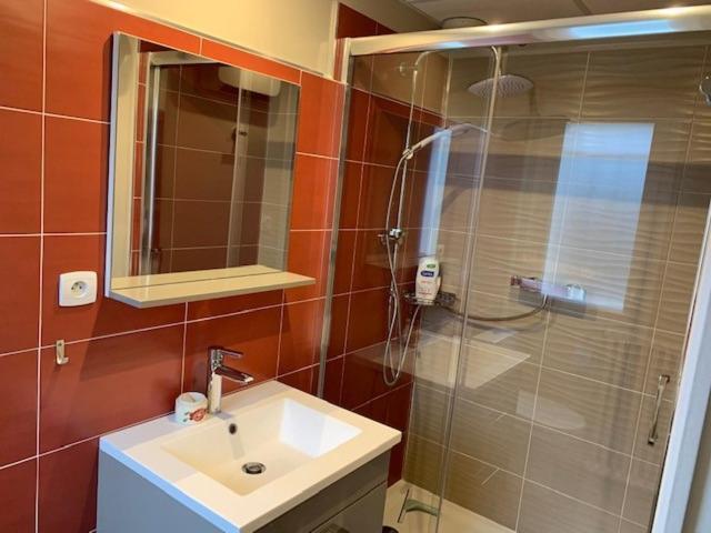 Chambre Independante Chez Particuliers Avec Salle De Bain Privative Anse Kültér fotó